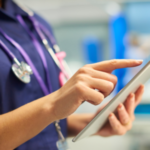 Webinaire | Soins et technologie : compétences numériques et réflexions critiques sur l’IA